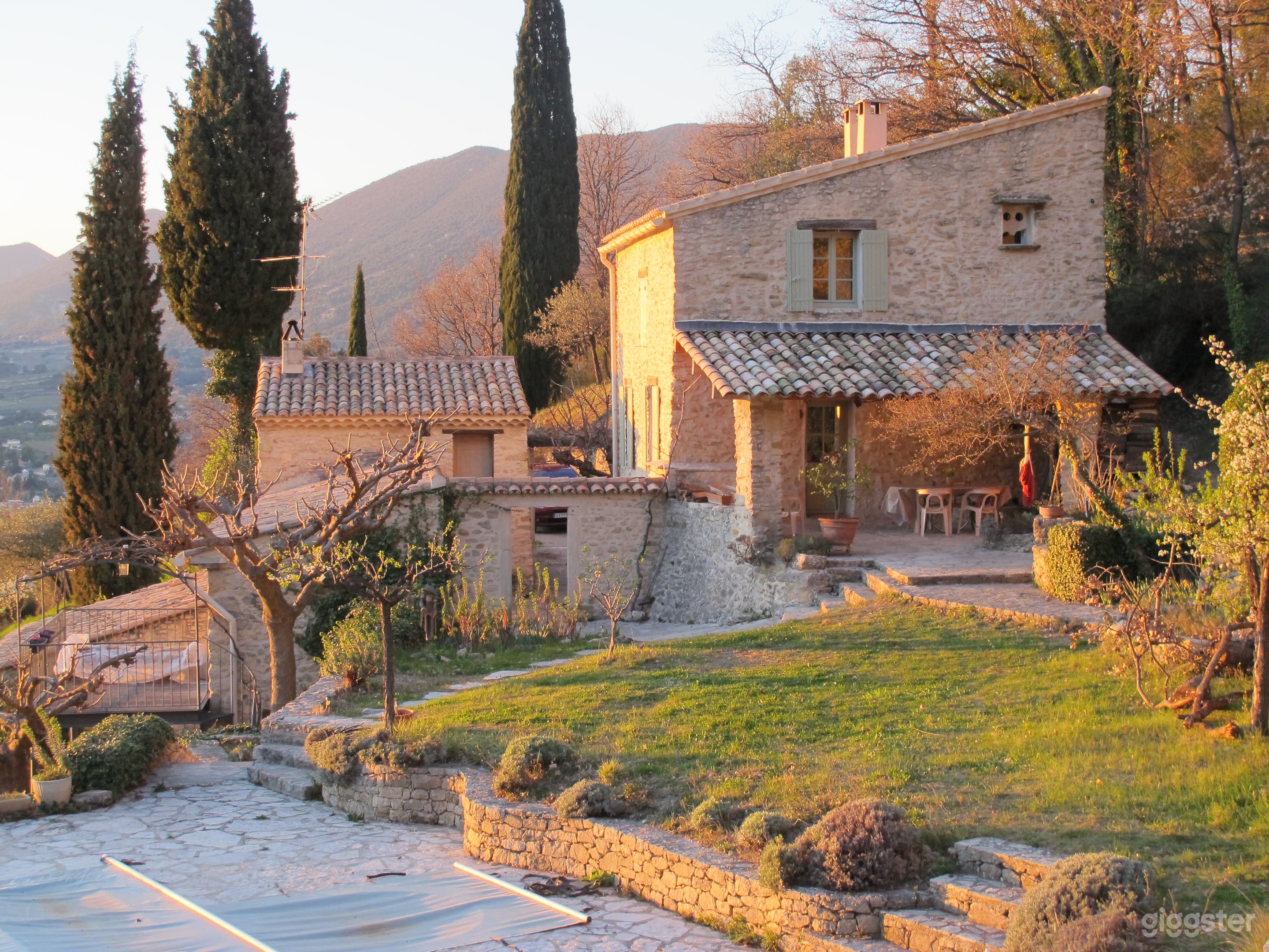 Photo de Charming 17th-Century Provençal Mas with Panoramic Views 2
