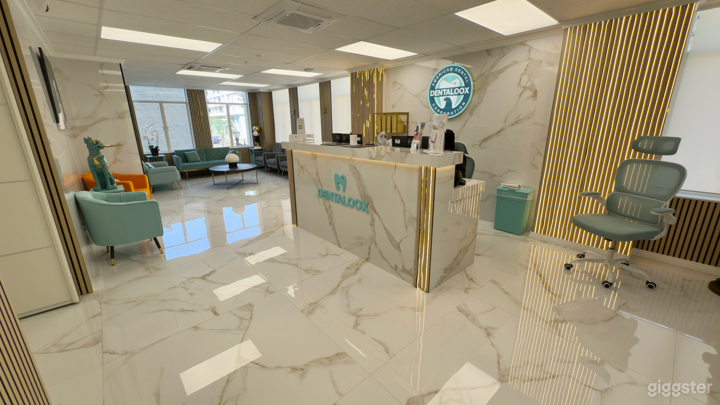 LARGE DENTAL OFFICE - Modern Dentist Office Photo 3