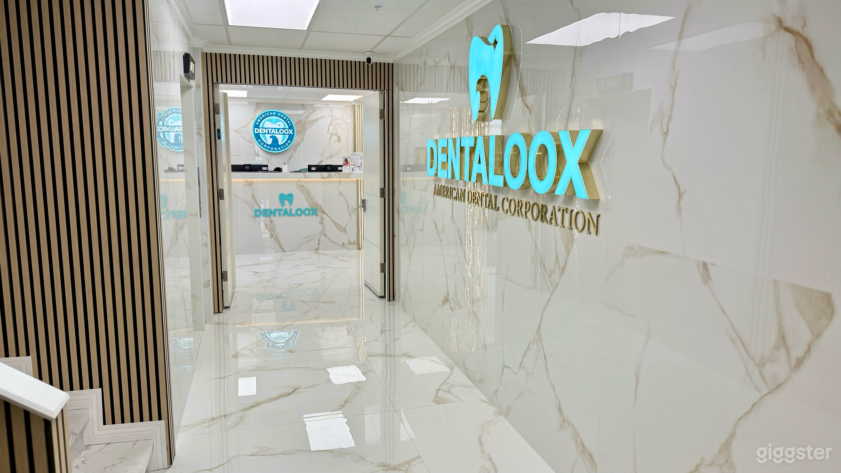 LARGE DENTAL OFFICE - Modern Dentist Office Photo 4