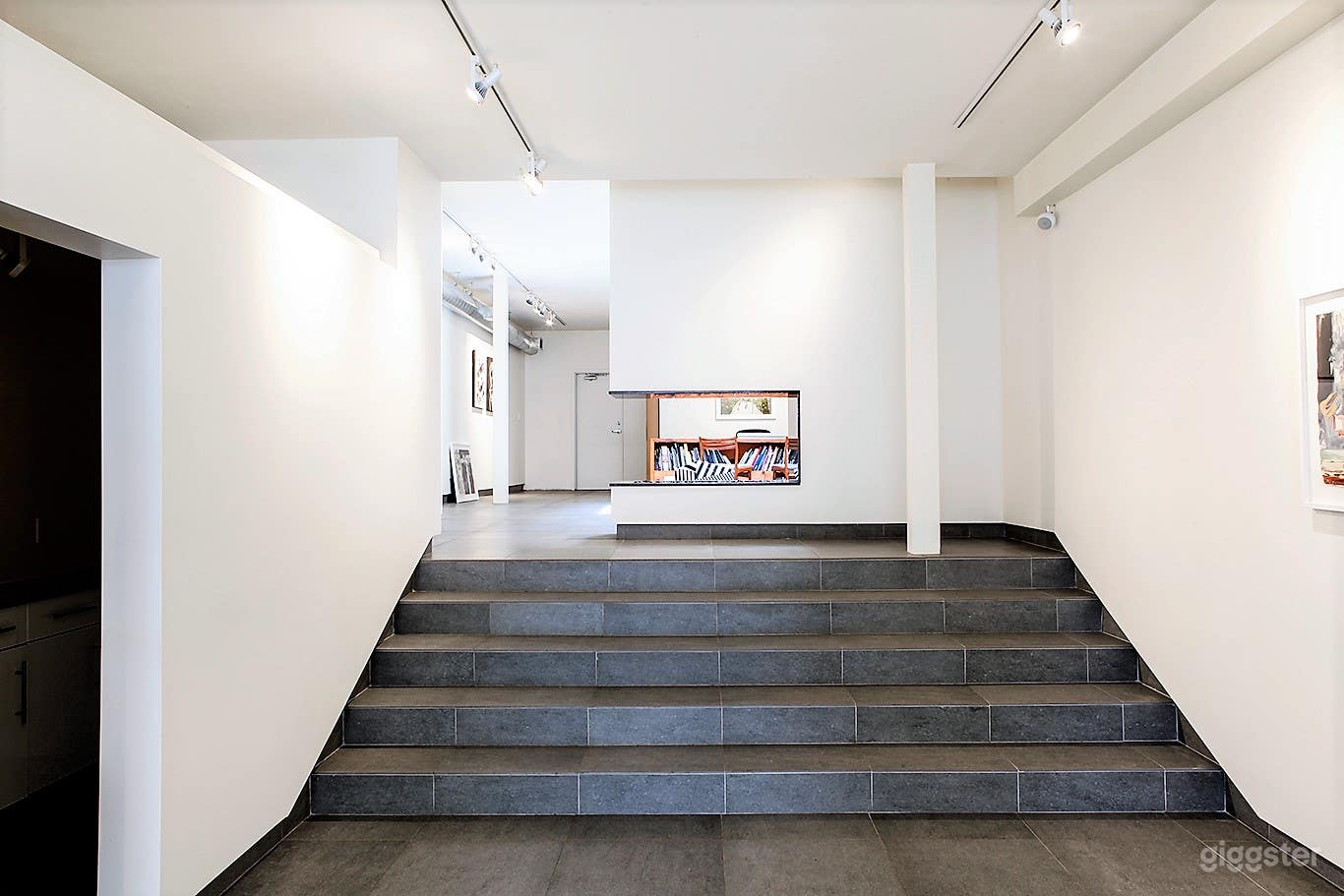 Contemporary Gallery  Photo 4