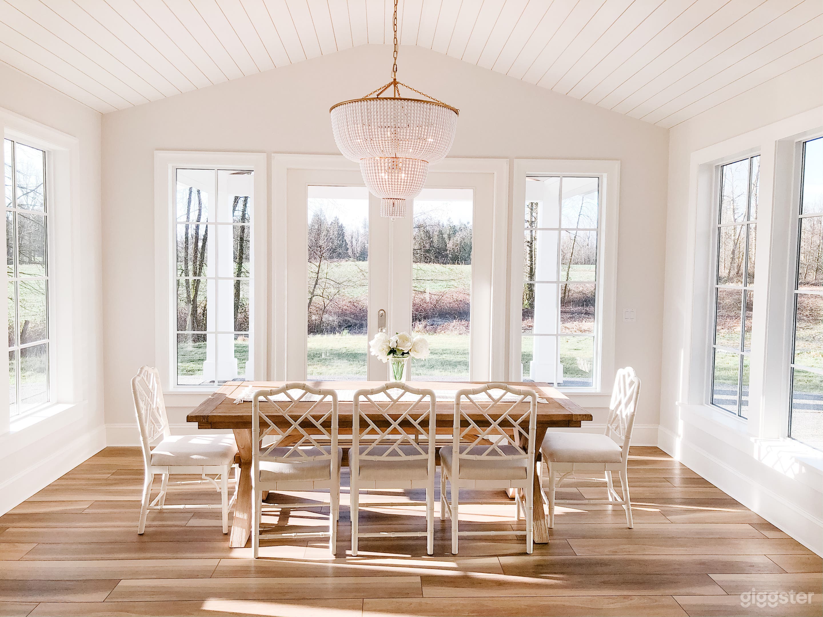 Hamptons Style Home on 5 Acres  Photo 2