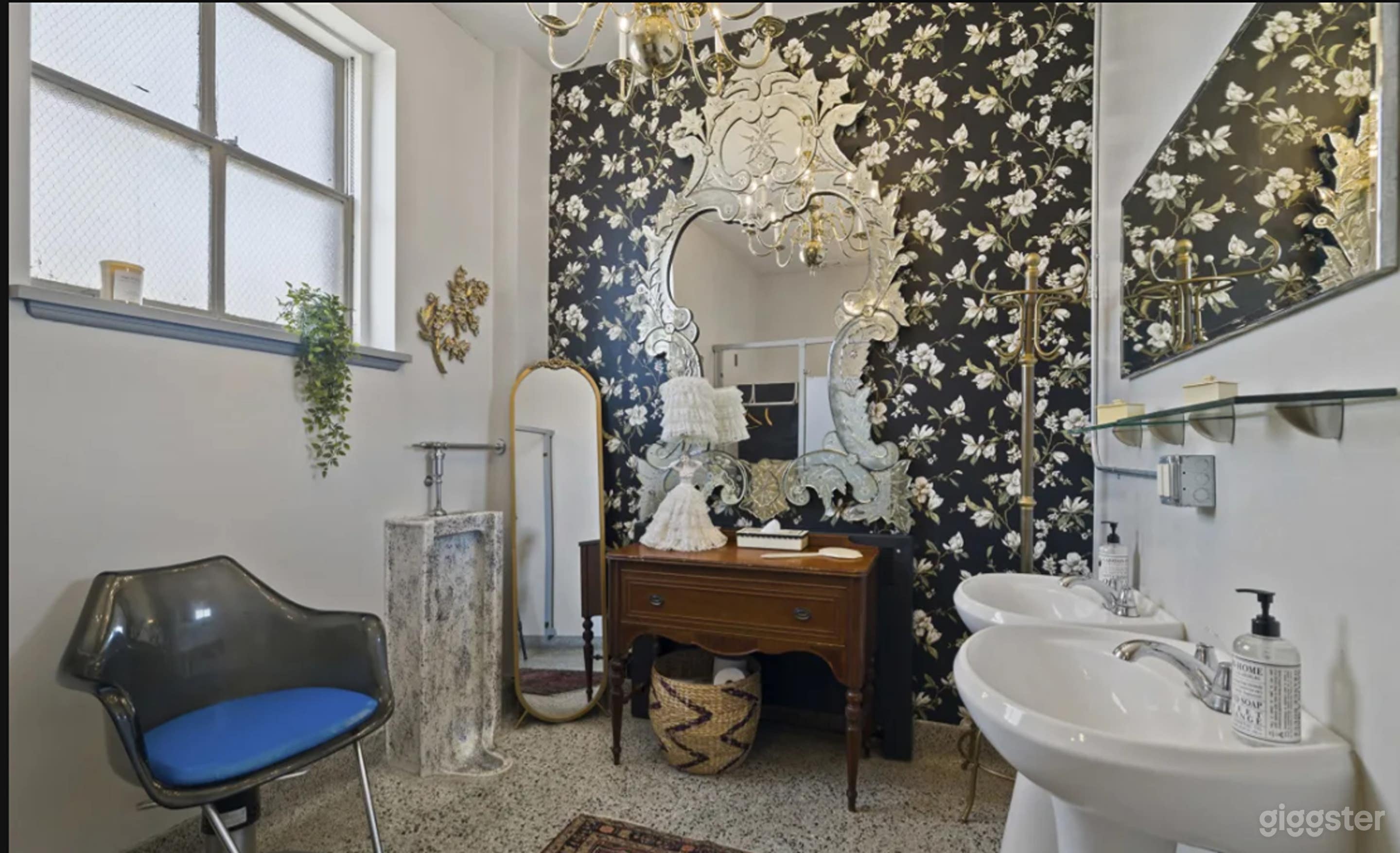 Stylish Urban Co-Working Space Photo 4