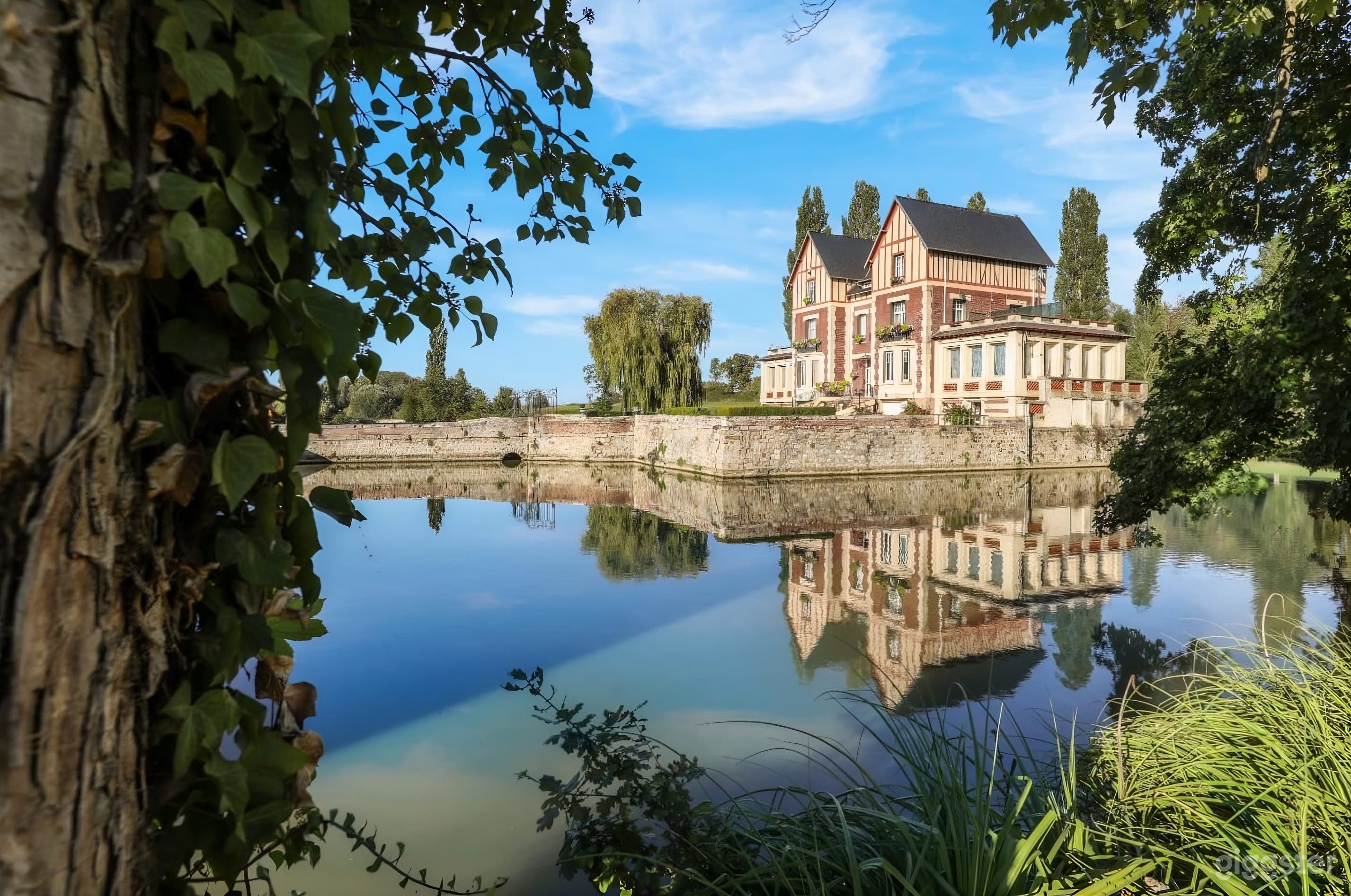 Photo de Location exclusive d'un domaine historique privé pour événements et séances 1
