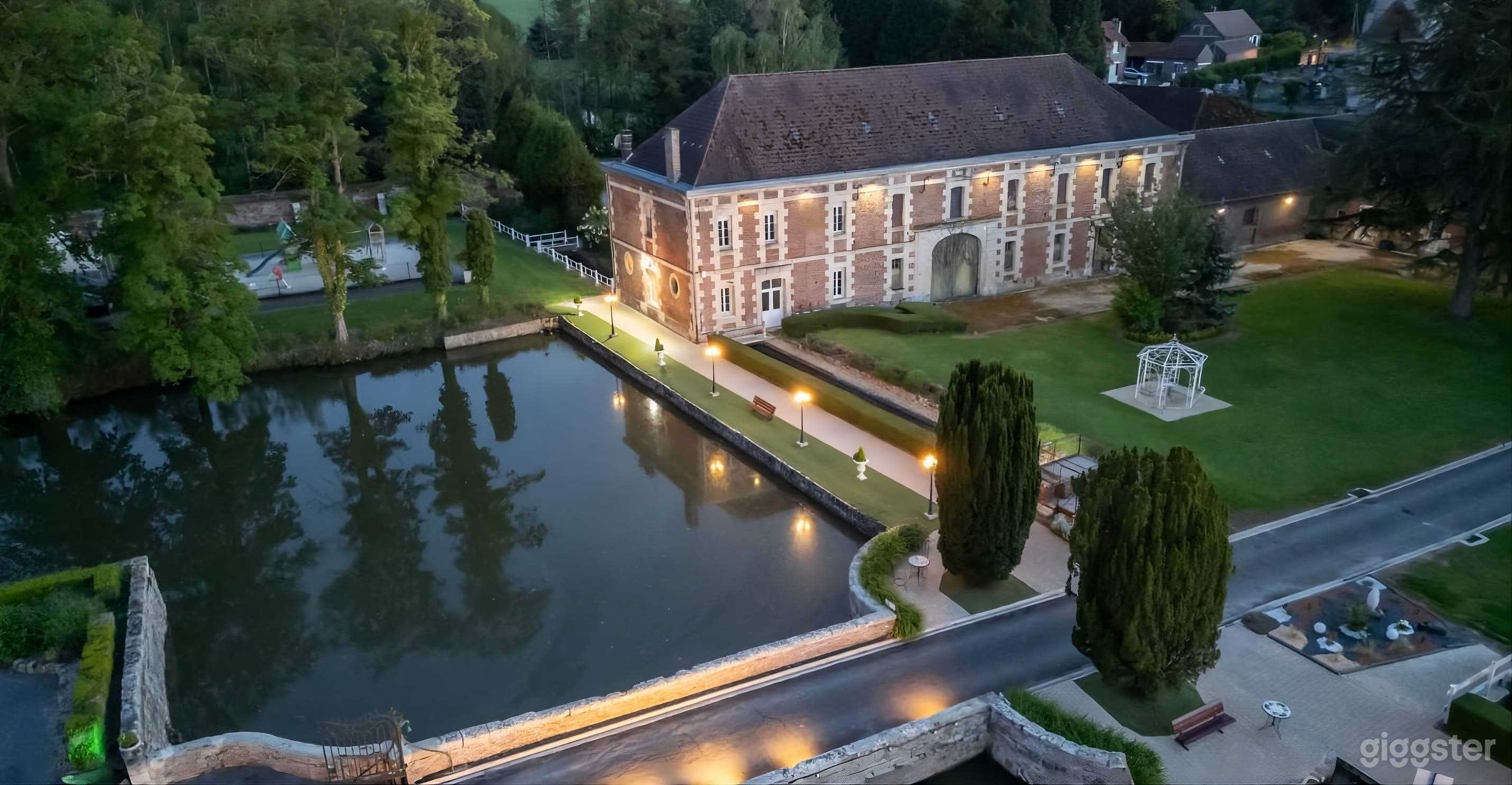 Photo de Location exclusive d'un domaine historique privé pour événements et séances 4