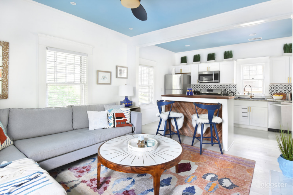 Sparrow | Designer Furnished Rental Apartment Photo 4