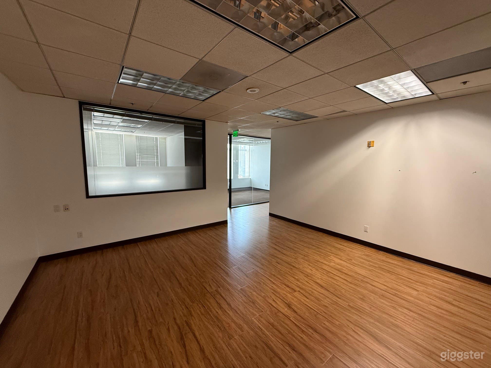 Bright LA Office Suite Photo 2