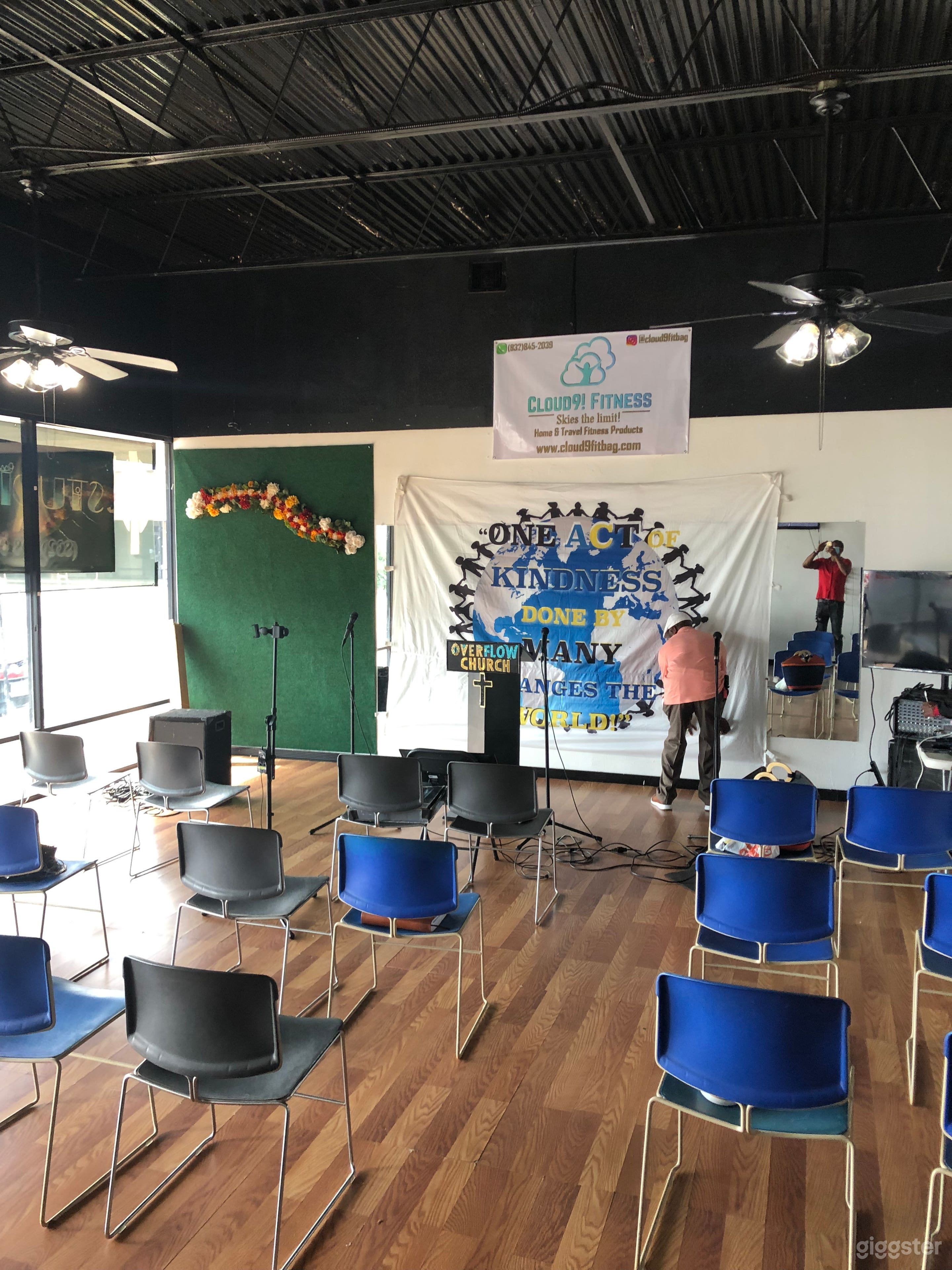 Artistic Modernized Event Space Photo 2