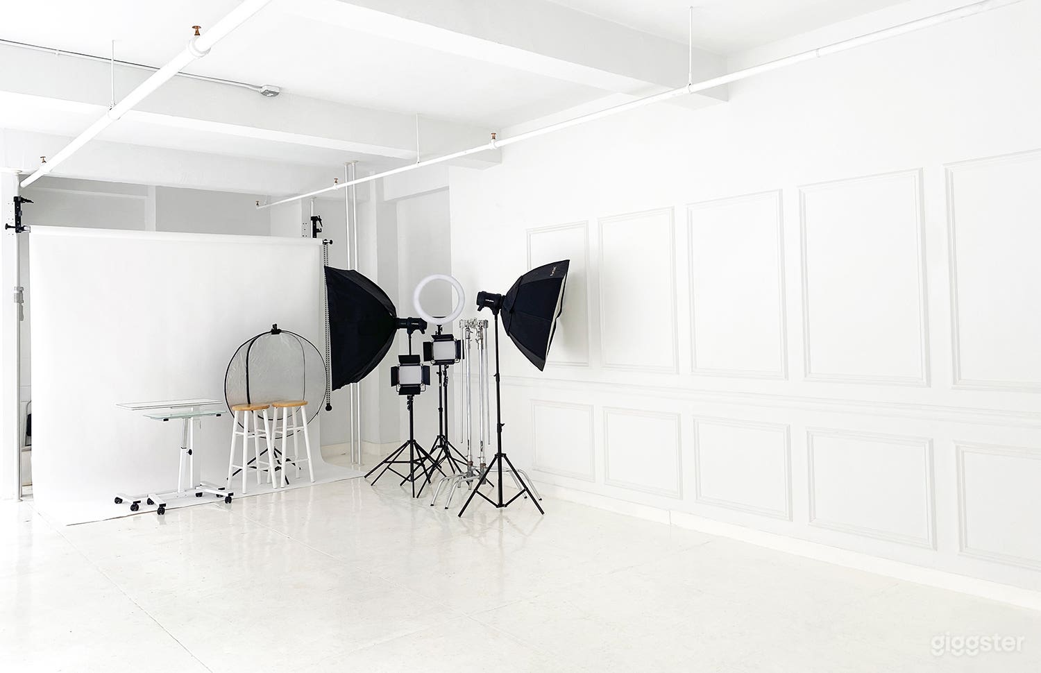 Main room French molding wall