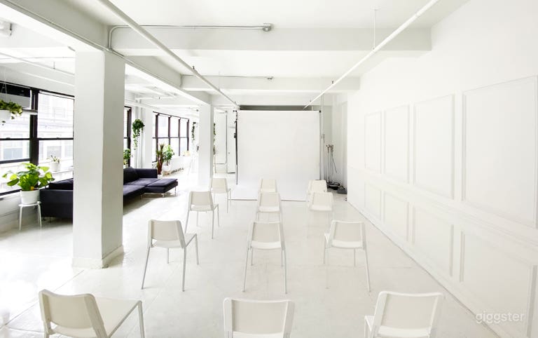  Main room (view from entrance): North facing windows all along one side. 