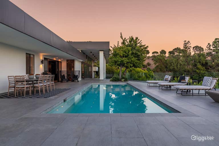   BEVERLY HILLS TENNIS & POOL VILLA/POOL 