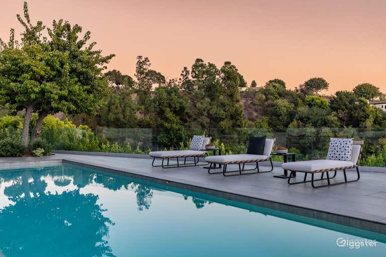   BEVERLY HILLS TENNIS & POOL VILLA/POOL 