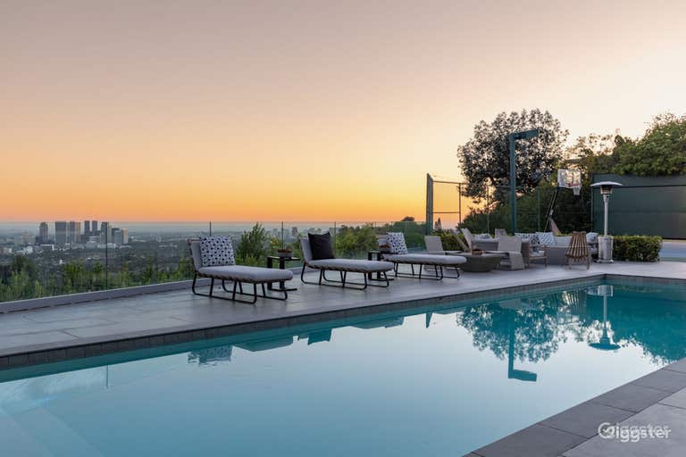   BEVERLY HILLS TENNIS & POOL VILLA/POOL 