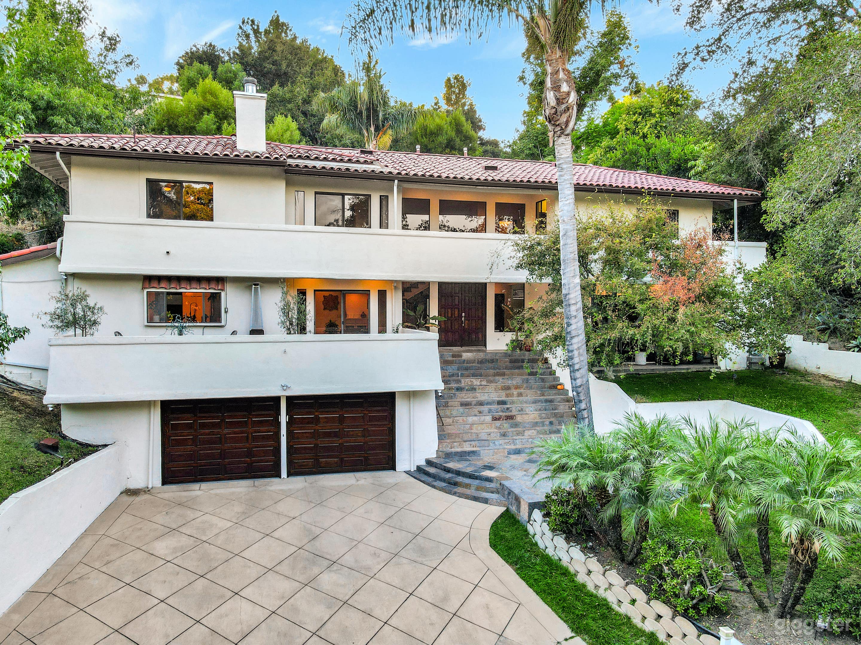 Luxury Estate with City Views &amp; Spa Photo 1