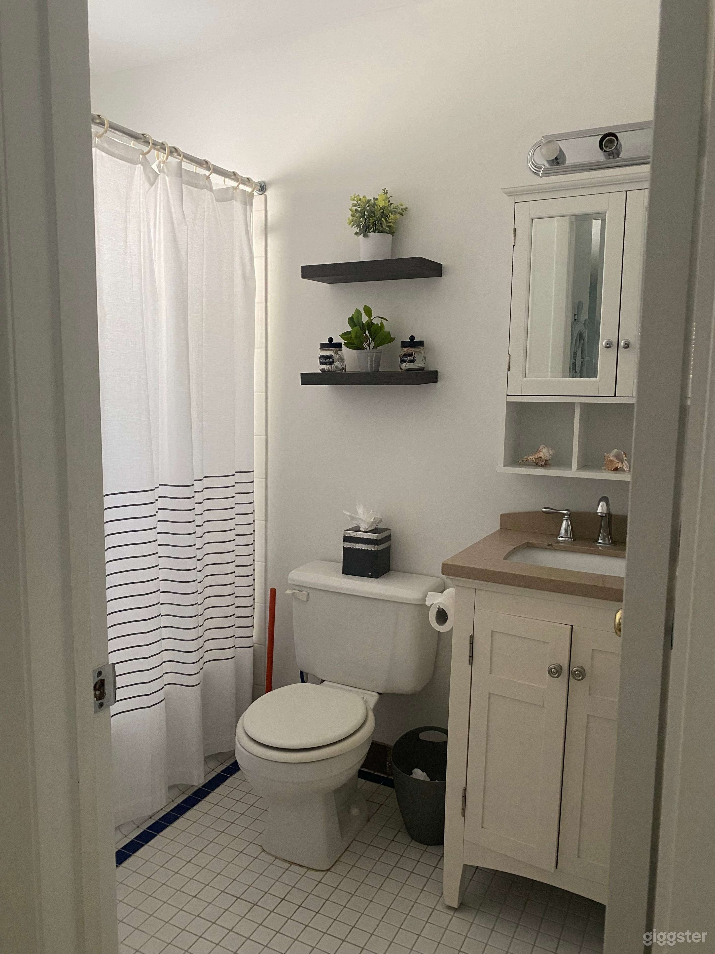 In the woods Hampton Home Photo 3