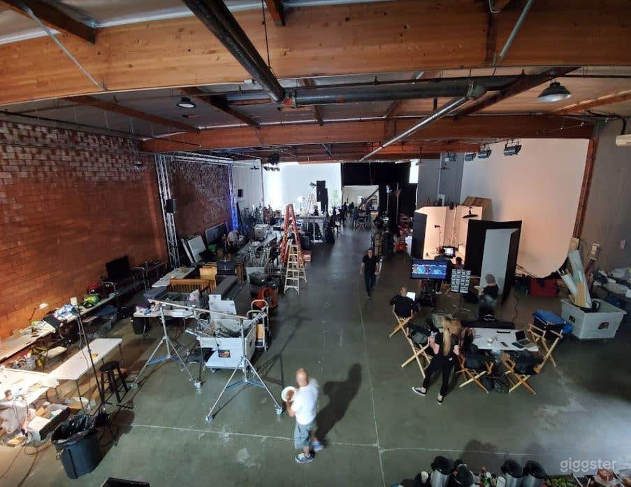 Studio 3 - Brick Background Photo Studio Soundstage  Photo 4