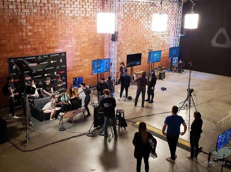 Studio 3 - Brick Background Photo Studio Soundstage  Photo 2