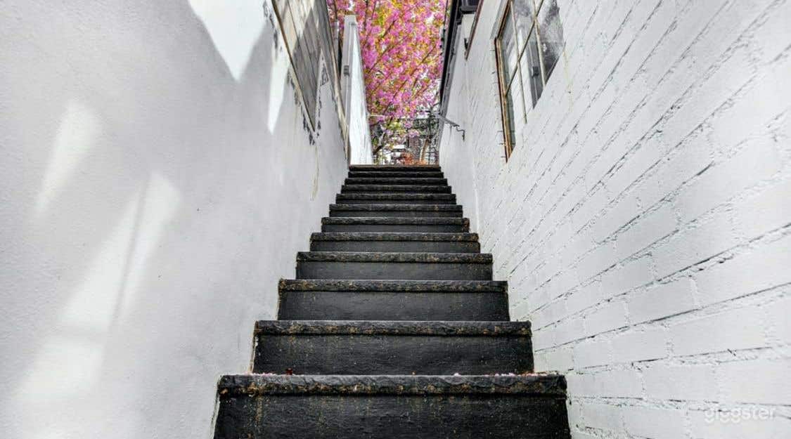 Boho lounge duplex apartment  with backyard  in NY Photo 4