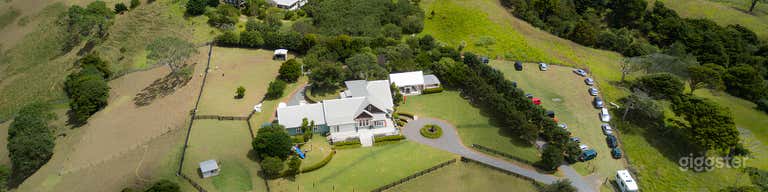  Hill Top Villa with rural and harbour views 