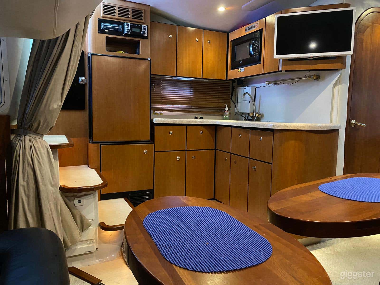 Artistic 43FT 4 WINS SEA ISLE Party Yacht Space Events Photo 3