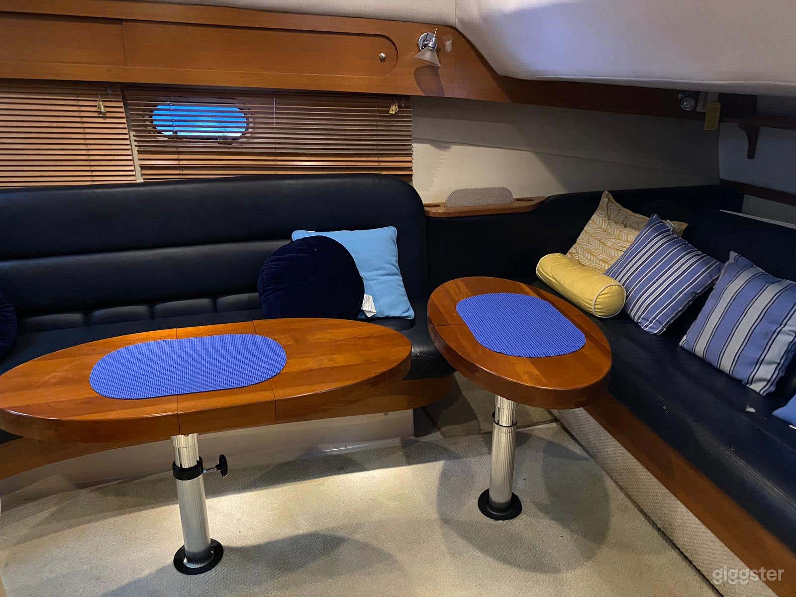 Artistic 43FT 4 WINS SEA ISLE Party Yacht Space Events Photo 2