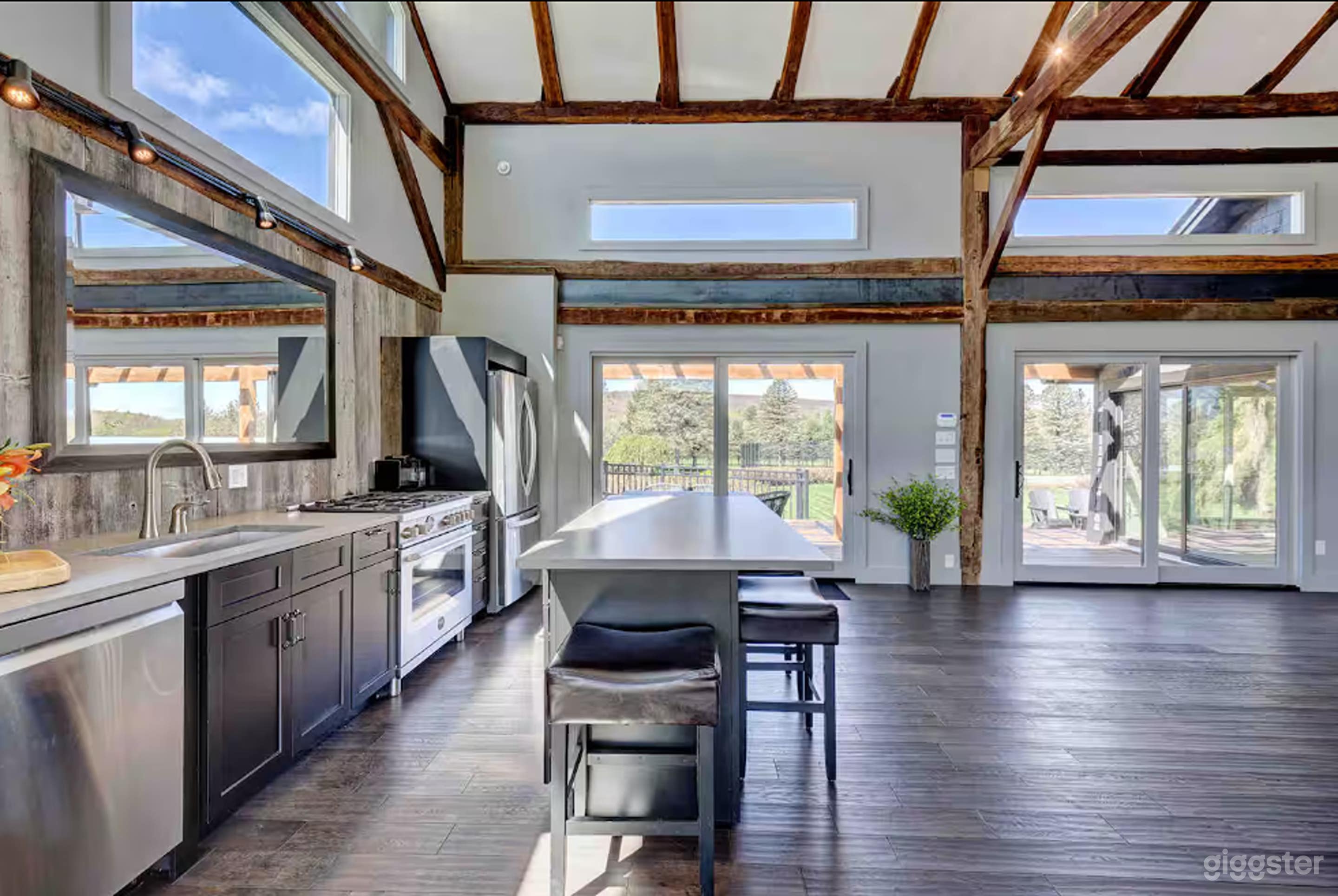 Spacious 4-Bedroom Home Surrounded by Lush Greenery Photo 3