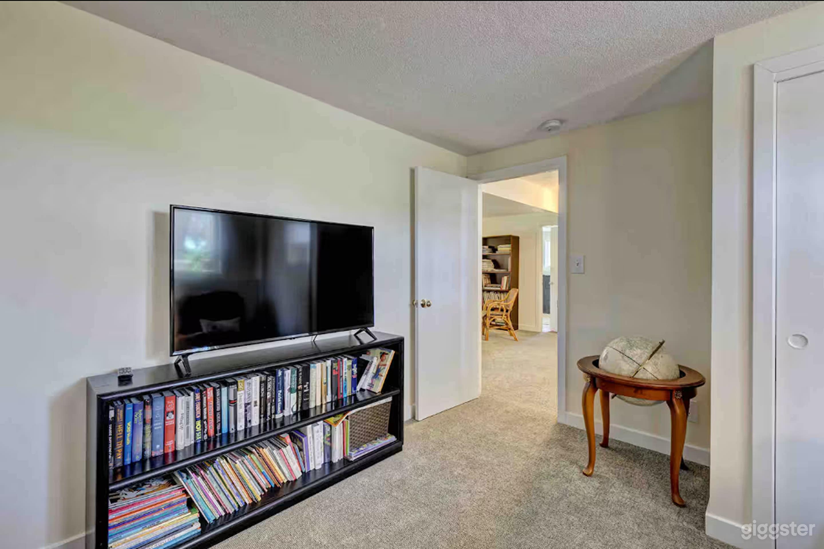 Spacious 4-Bedroom Home Surrounded by Lush Greenery Photo 4