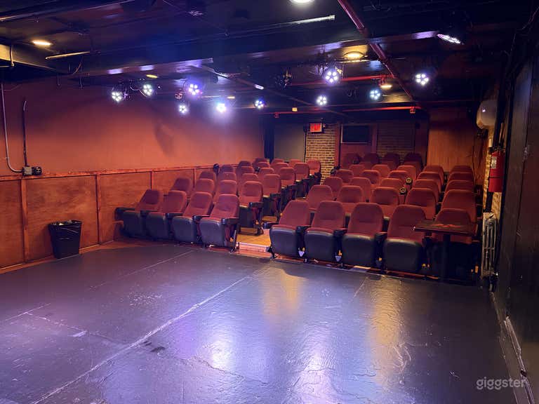  The Crown Theater | 56 asientos 