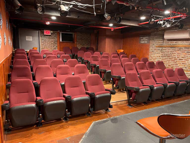  The Crown Theater | 56 asientos 