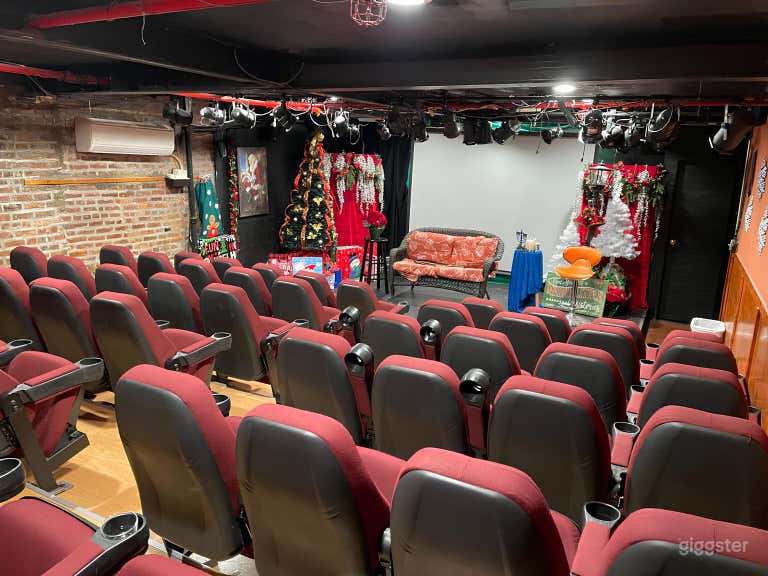  The Crown Theater | 56 asientos 