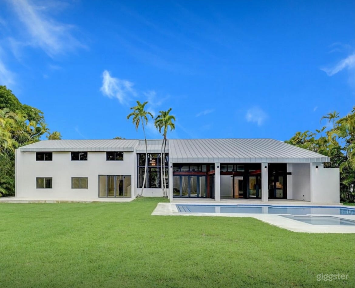 Breathtaking Bali Style Villa Photo 1