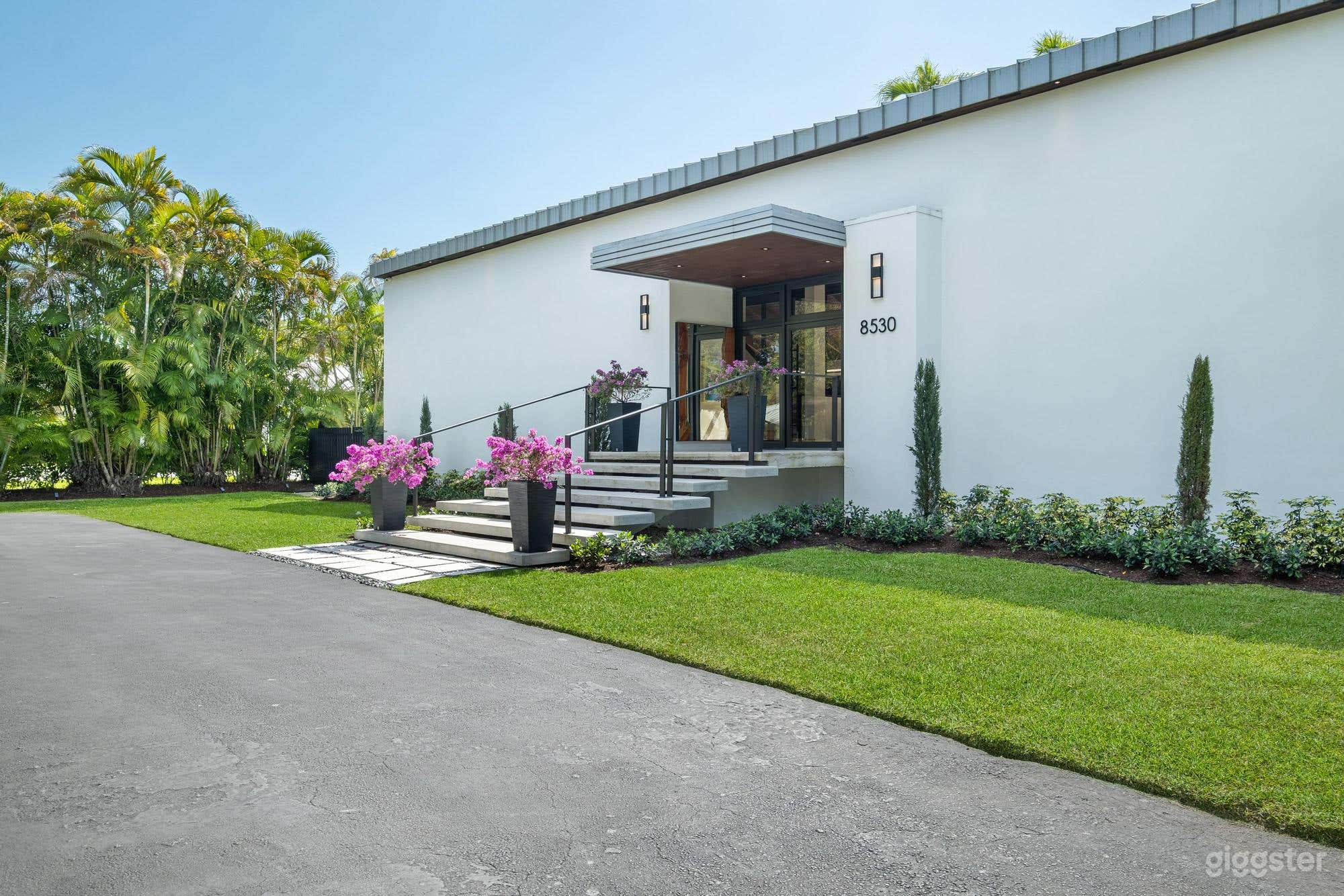 Breathtaking Bali Style Villa Photo 2