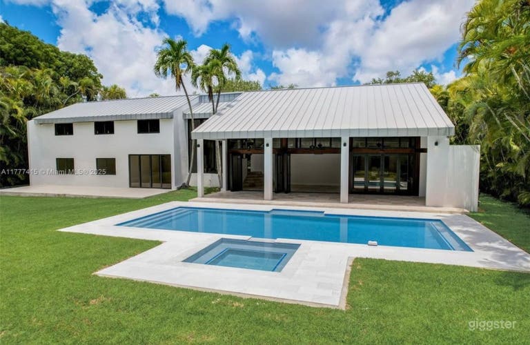  Breathtaking Bali Style Villa 