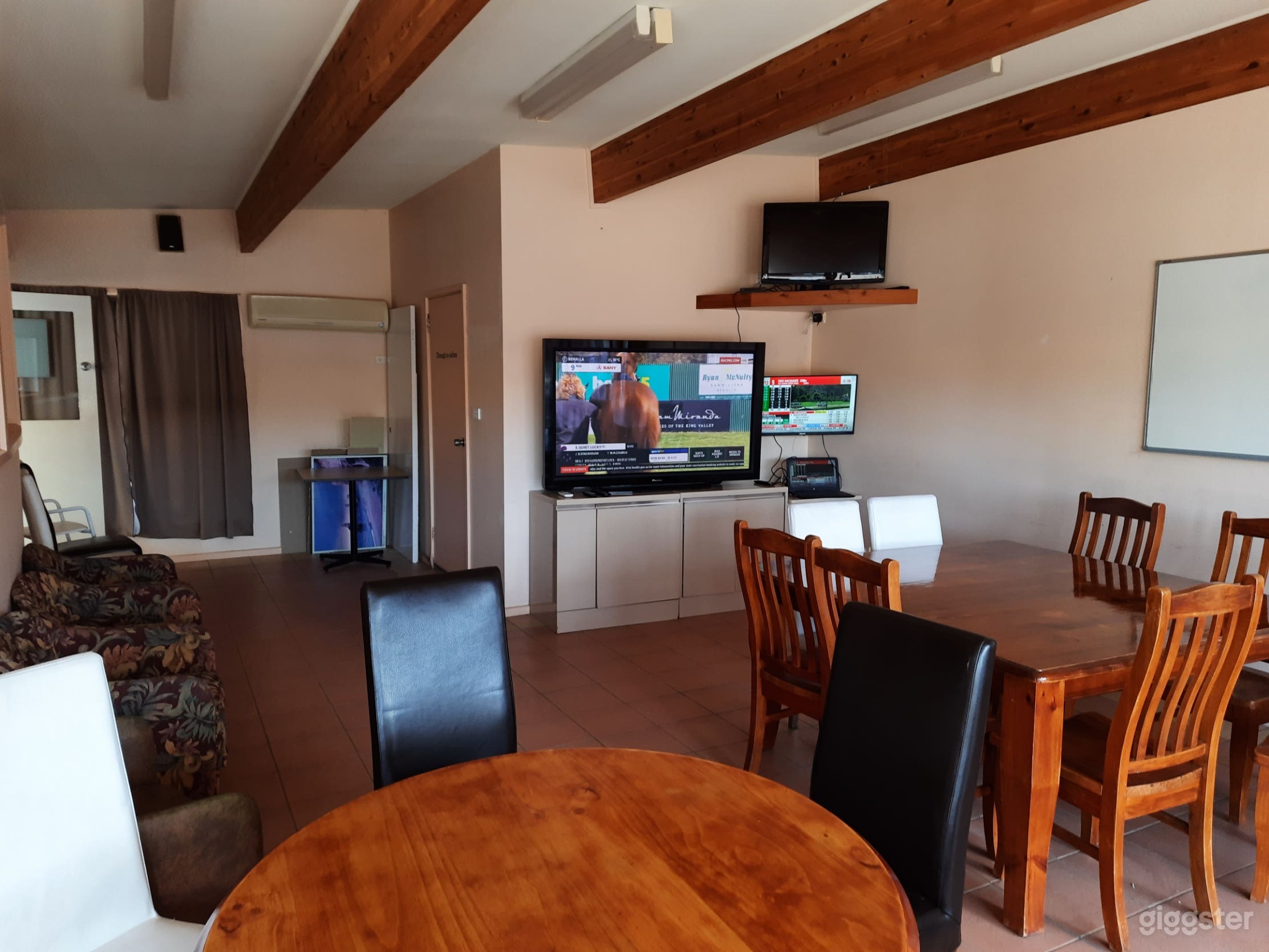 Inn with Large Accommodation  Photo 2