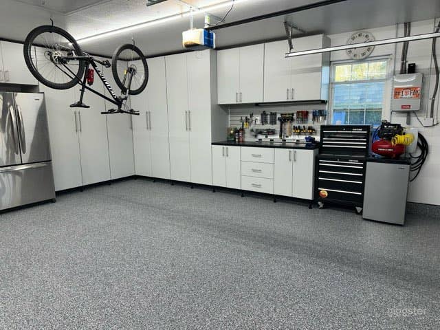 Three Car Garage Space for Production Rentals Photo 3