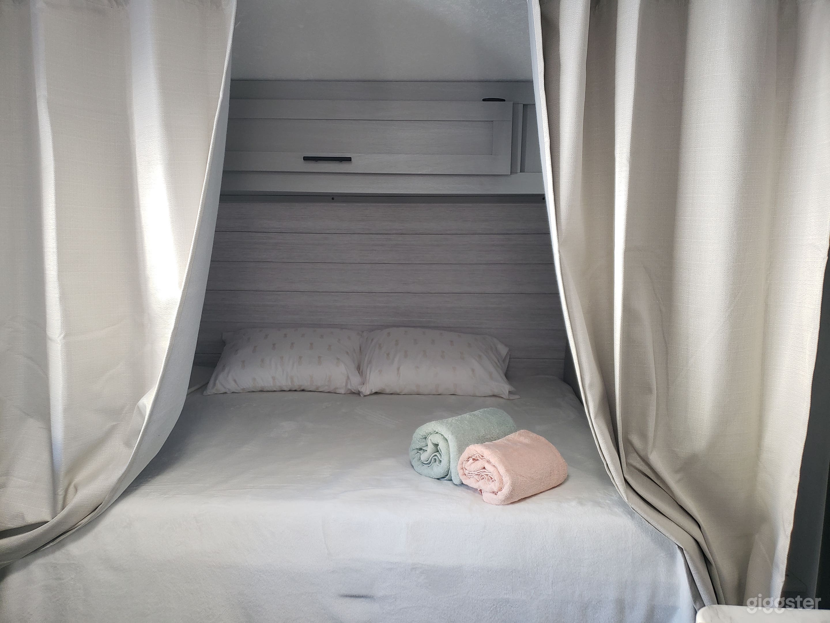 RV and large outdoor space Photo 1