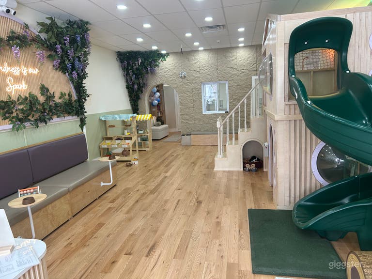  Bright Modern Kids Play Cafe in Jersey City 