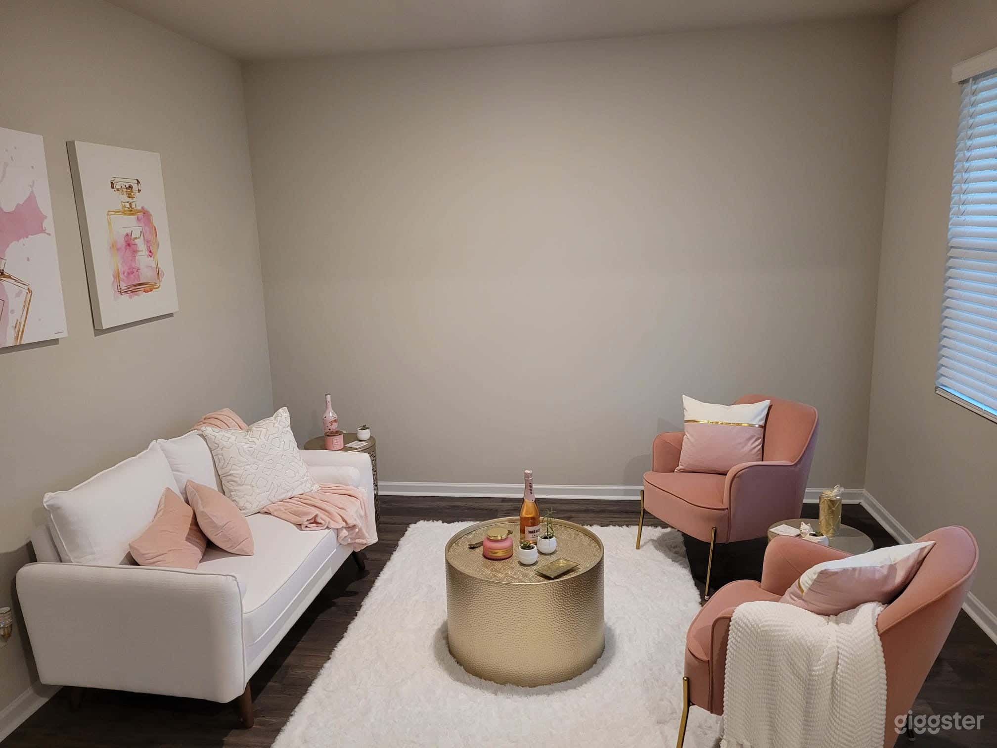 New home well furnished by Living Spaces Photo 3