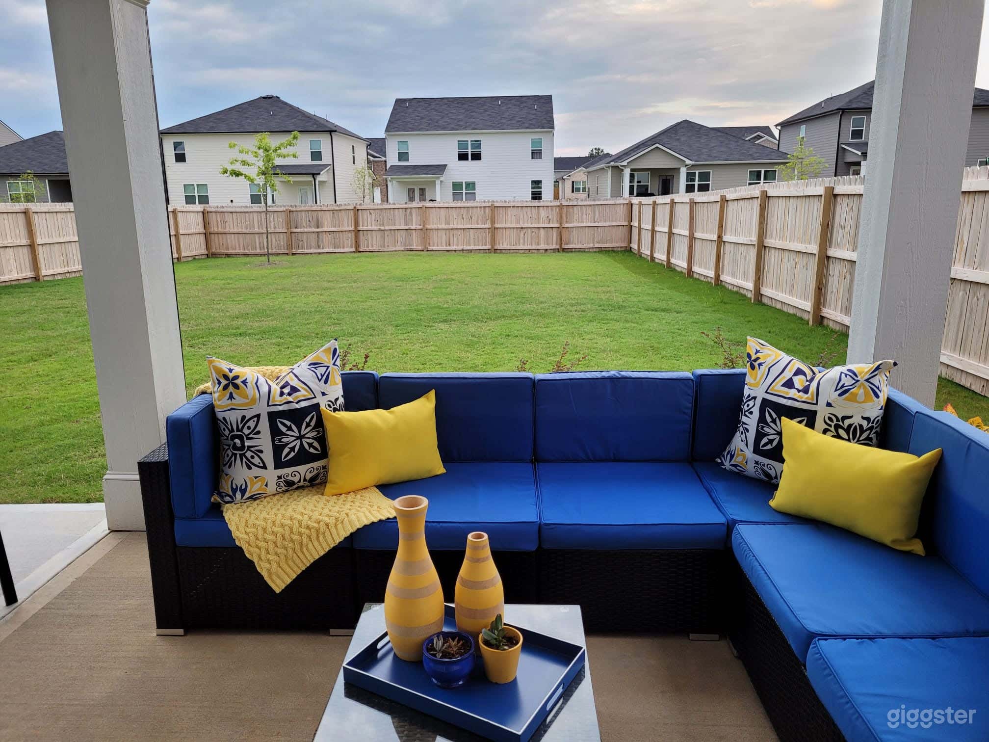 New home well furnished by Living Spaces Photo 4