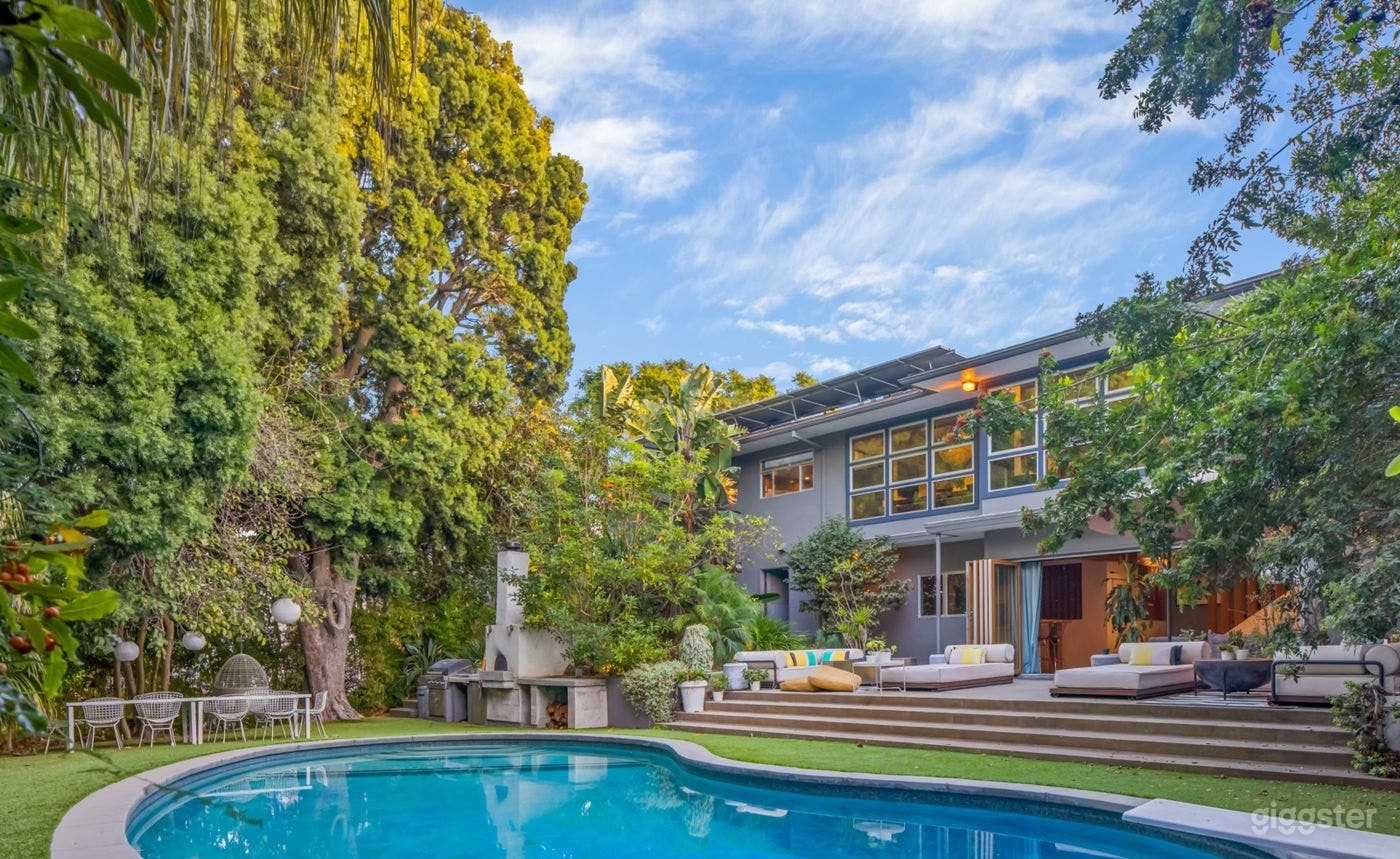 RETRO CHIC MID-CENTURY MODERN HOME/POOL Photo 3