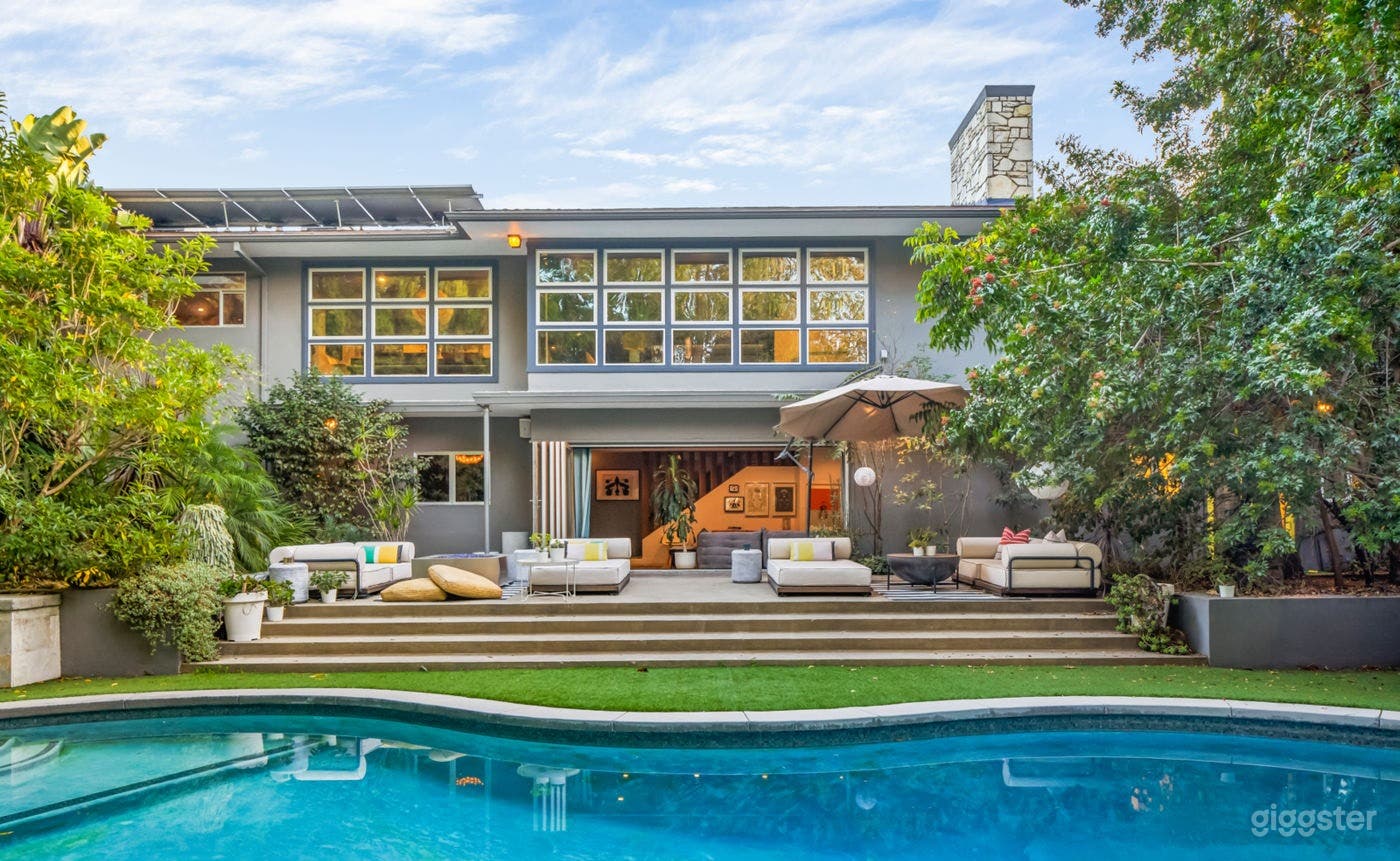 RETRO CHIC MID-CENTURY MODERN HOME/POOL Photo 4