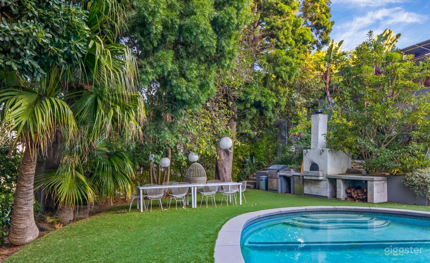 RETRO CHIC MID-CENTURY MODERN HOME/POOL Photo 2