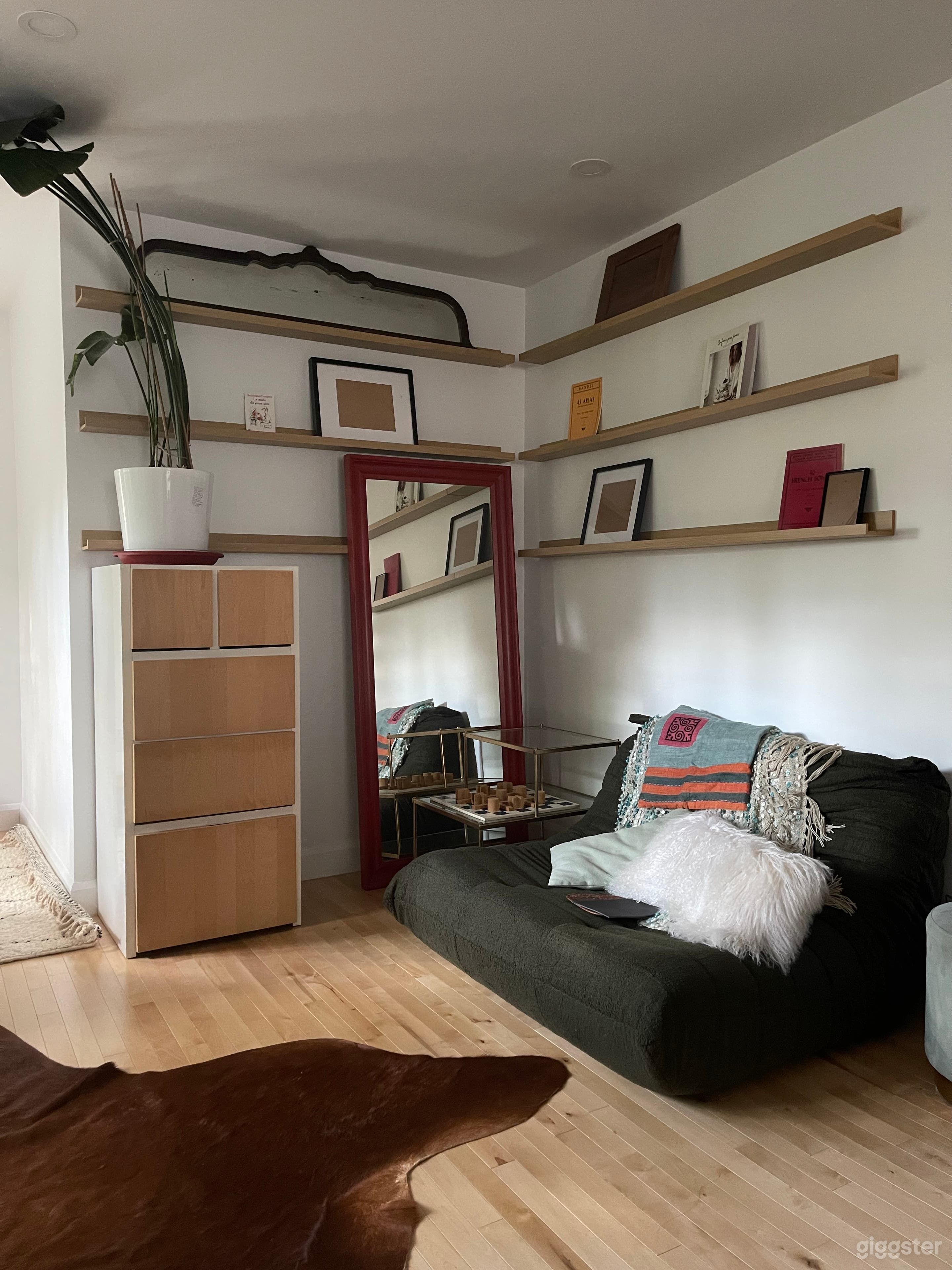 Bright & Cozy Outremont Gem Photo 2