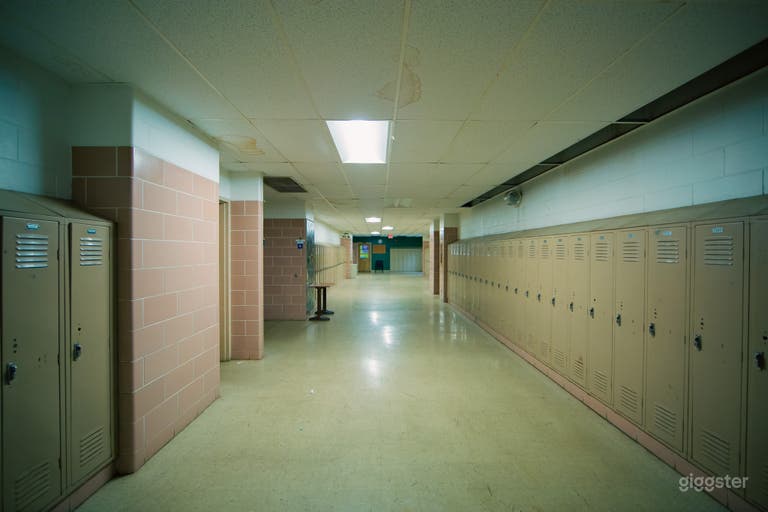 GYMNASE/SALLE DE CLASSE/TERRAIN D'ÉCOLE ABANDONNÉE VINTAGE DES ANNÉES 90 