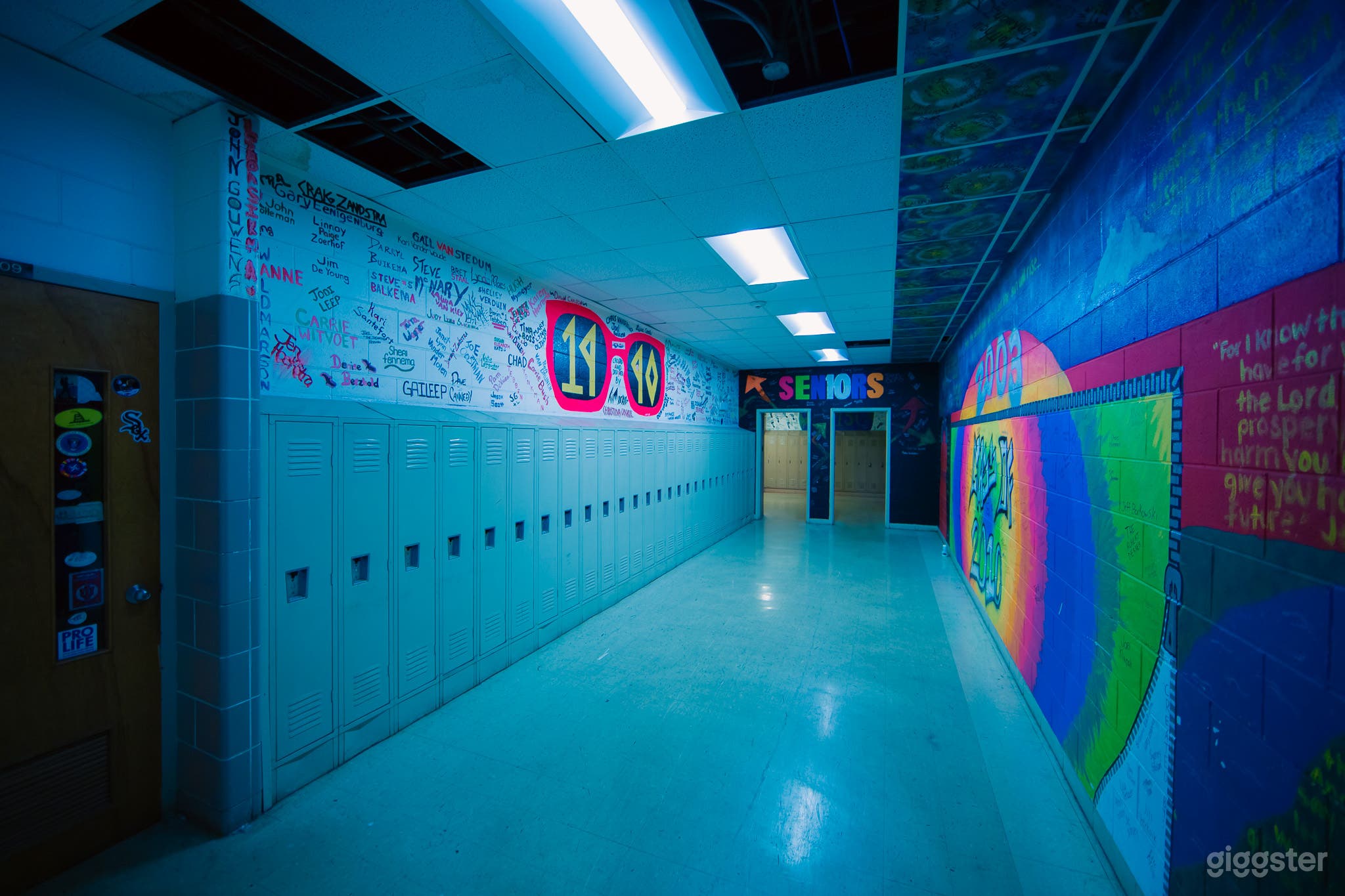VINTAGE ABANDONED 90'S SCHOOL GYM/CLASSROOM/COURT Photo 3
