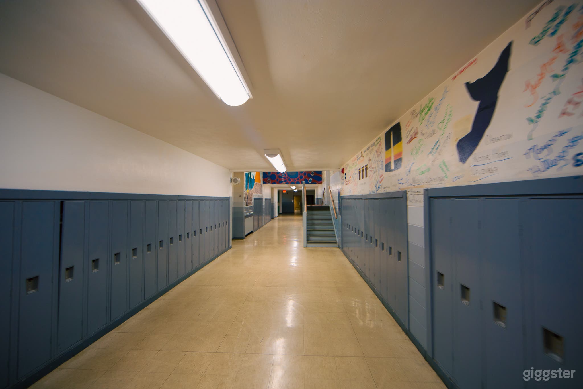 VINTAGE ABANDONED 90'S SCHOOL GYM/CLASSROOM/COURT Photo 2
