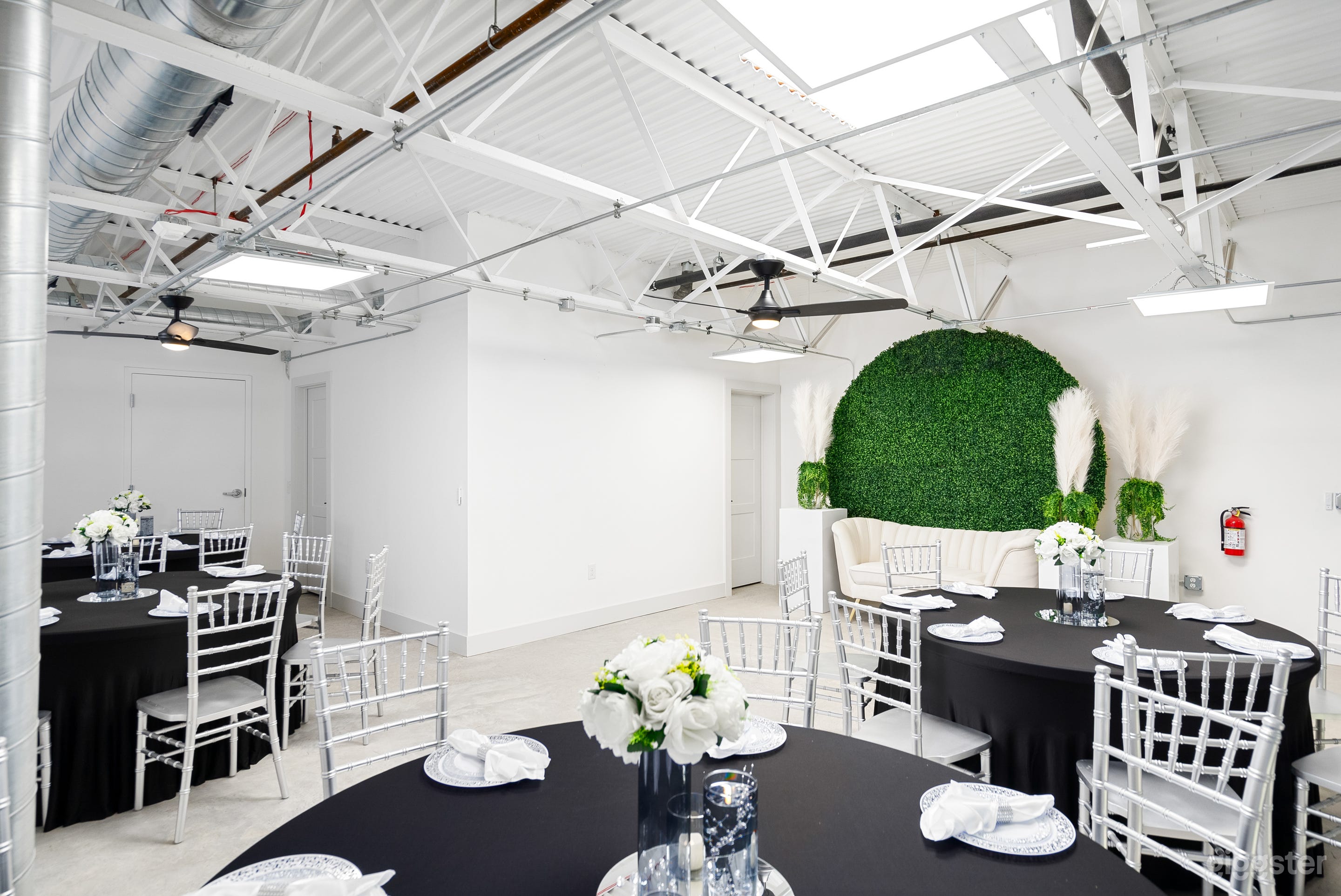 Modern Event Space/BabyShower/Wedding/Birthday Photo 1