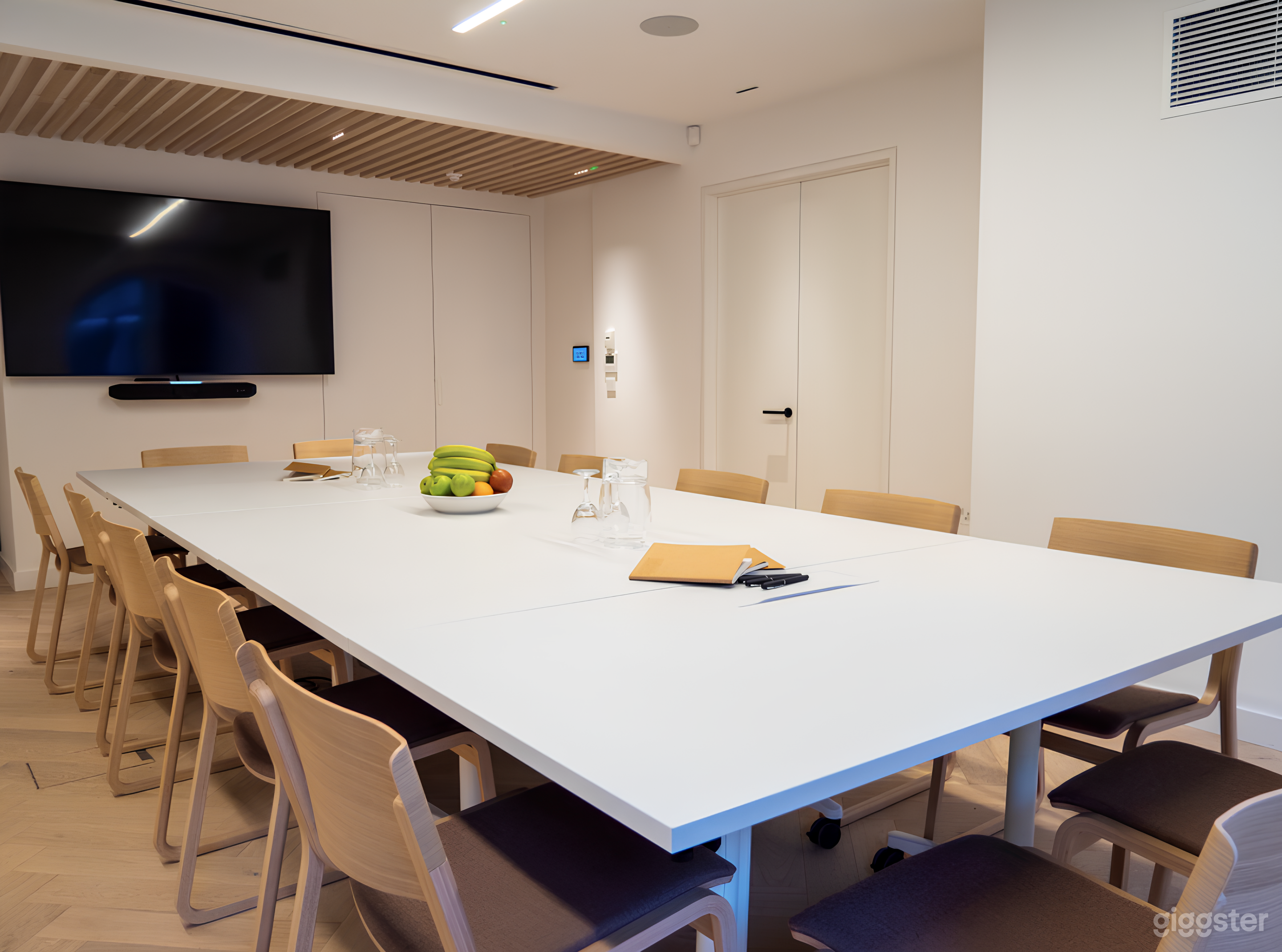 Compact Geography Room  Photo 1