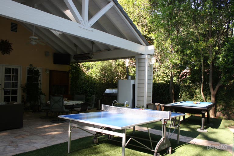  Country Setting in City! Pool & Greenhse. Cov.Pat. 