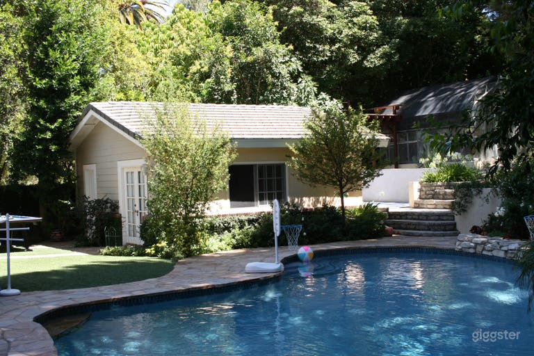  Country Setting in City! Pool & Greenhse. Cov.Pat. 