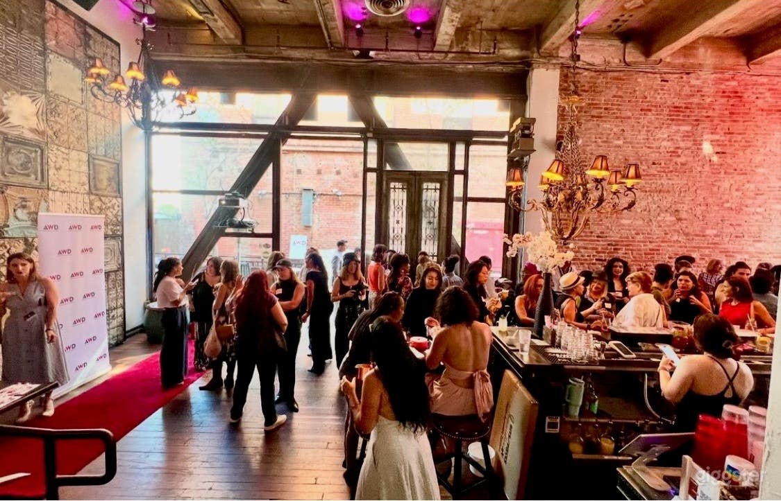 Selma Lounge Photo 1